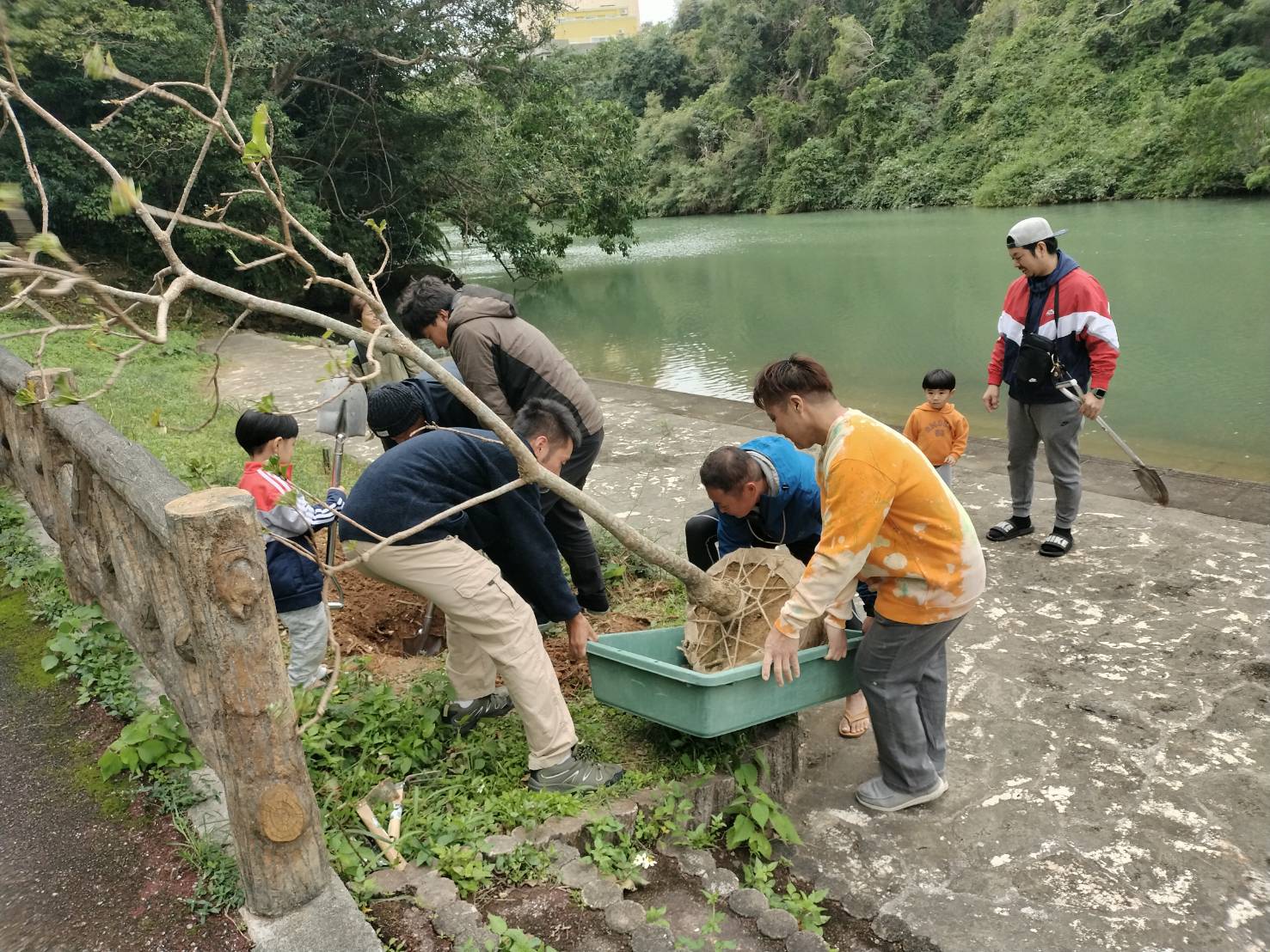 比謝川愛護会_植樹05