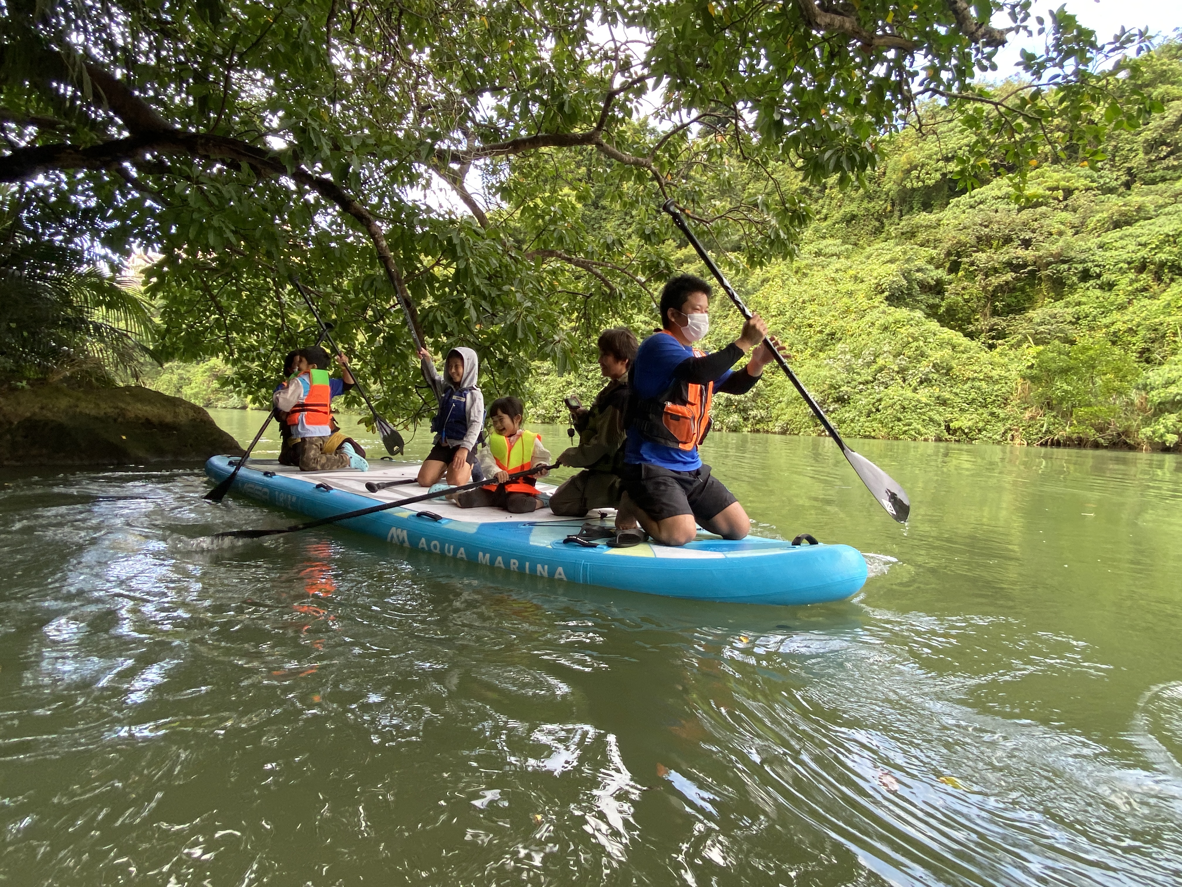 メガSUP体験風景_比謝川自然体験センター
